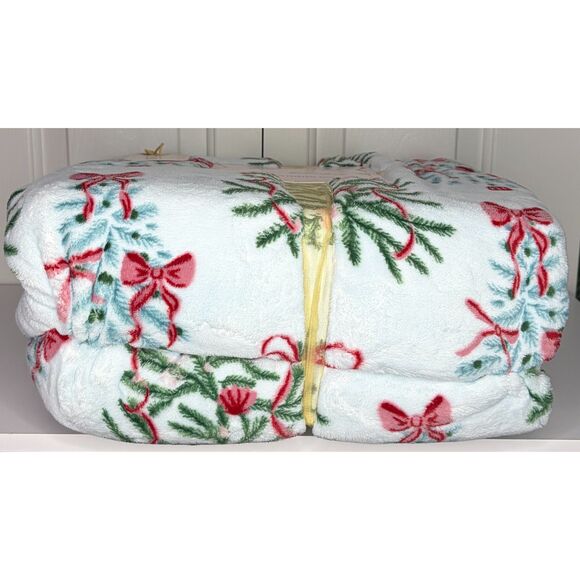 Cozy Under “The Mistletoe” Plush Blanket – Extremely Soft Holiday Throw – NWT - Picture 10 of 11